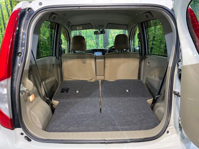 ���i�̂���������ʋ΁A���}���ɏ\���ȉ׎��X�y�[�X���m�ۂ��Ă���܂��B�Z�J���h�V�[�g��|���ƁA�傫�ȉו��̐ύڂ��\�ł���