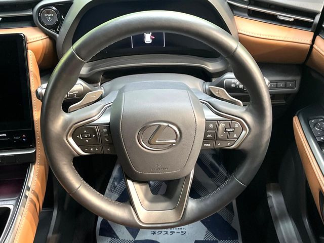 �y�����v�����X�e�A�����O�z�㎿�Ȋv���g�p���邱�ƂŁA��ɂ����������݂ƂĂ��^�]���₷���n���h���ł���