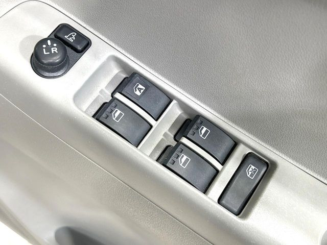 �y�d���i�[�~���[�z�T�C�h�~���[�͓d���i�[���ƂȂ��Ă���A�������ԏ�ł��L�Y�������X�N��}�����܂��B