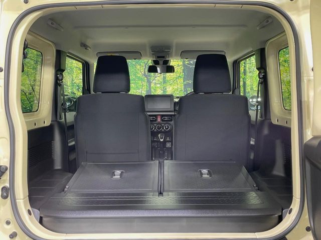 ���i�̂���������ʋ΁A���}���ɏ\���ȉ׎��X�y�[�X���m�ۂ��Ă���܂��B�Z�J���h�V�[�g��|���ƁA�傫�ȉו��̐ύڂ��\�ł���