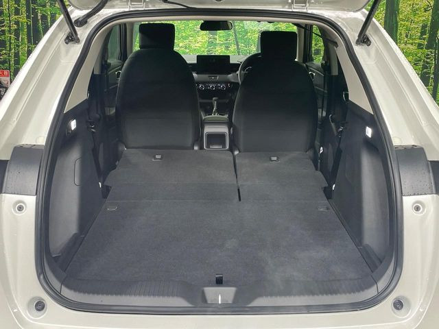 ���i�̂���������ʋ΁A���}���ɏ\���ȉ׎��X�y�[�X���m�ۂ��Ă���܂��B�Z�J���h�V�[�g��|���ƁA�傫�ȉו��̐ύڂ��\�ł���