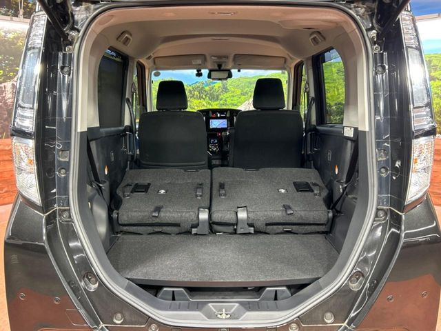 ���i�̂���������ʋ΁A���}���ɏ\���ȉ׎��X�y�[�X���m�ۂ��Ă���܂��B�Z�J���h�V�[�g��|���ƁA�傫�ȉו��̐ύڂ��\�ł���