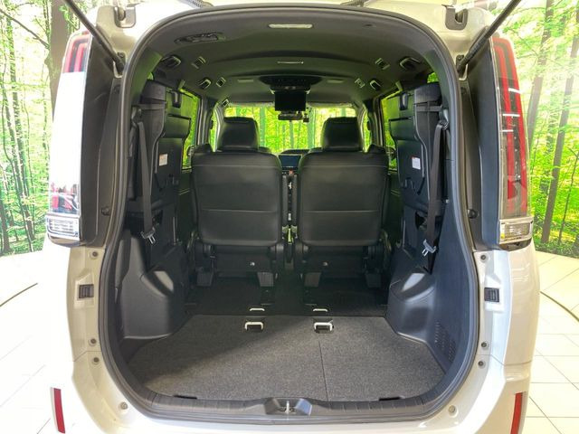 ���i�̂���������ʋ΁A���}���ɏ\���ȉ׎��X�y�[�X���m�ۂ��Ă���܂��B�Z�J���h�V�[�g��|���ƁA�傫�ȉו��̐ύڂ��\�ł���