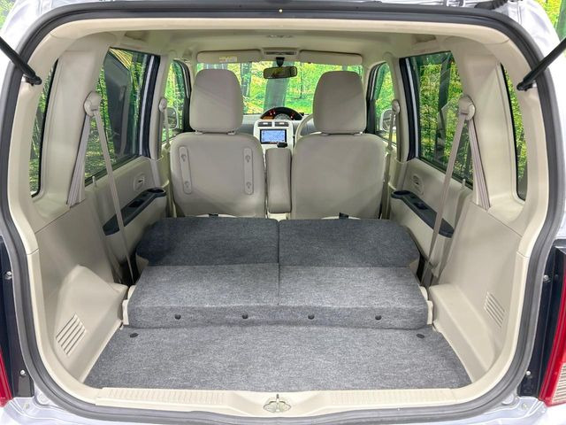 ���i�̂���������ʋ΁A���}���ɏ\���ȉ׎��X�y�[�X���m�ۂ��Ă���܂��B�Z�J���h�V�[�g��|���ƁA�傫�ȉו��̐ύڂ��\�ł���