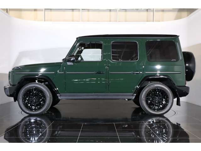 �u���b�N�o���p�[�A�z�C�[���A�[�`�A�����j���O�{�[�h��MANUFAKTUR�œ���B�����ȃu���b�N�A�E�g�d�l�����݊������߂܂��B