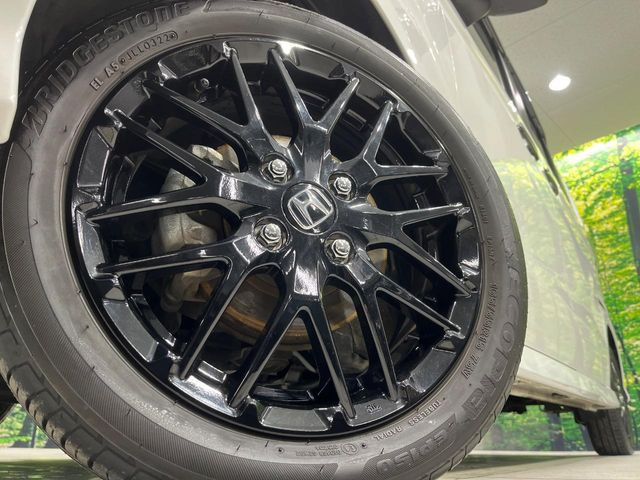 �y����15�C���`�A���~�z�C�[���z�O�ςɃ}�b�`���������A���~�z�C�[���𑕒����Ă���܂��B�e��ЊO�A���~�z�C�[����A�X�^�b�h���X�^�C�����戵�����Ă���܂��B���񂲑��k����������