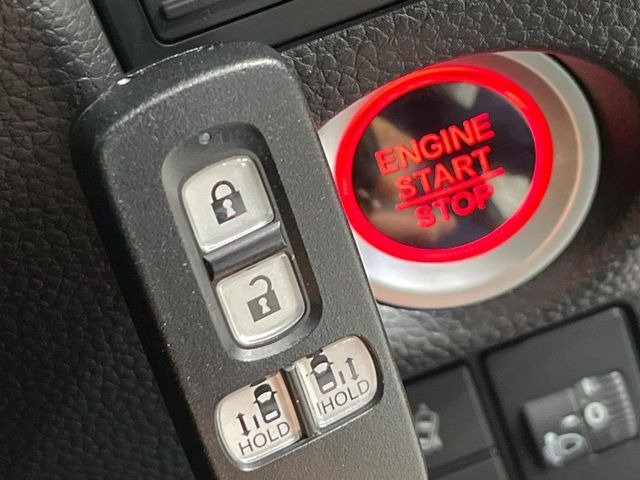 �yHonda�X�}�[�g�L�[�z�J�o����|�P�b�g�ɓ��ꂽ�܂܂ł��h�A�̎{���E�������\�ȃX�}�[�g�L�[�𑕔��B�G���W���̃I���E�I�t�����J�M�����o���K�v����������Ƃ��Ă��֗��ł���