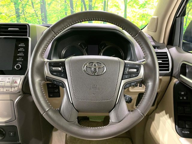 �y�����v�����X�e�A�����O�z�㎿�Ȋv���g�p���邱�ƂŁA��ɂ����������݂ƂĂ��^�]���₷���n���h���ł���