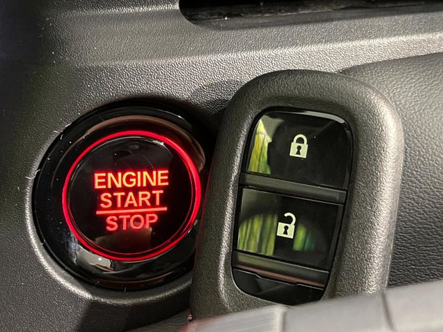 �yHonda�X�}�[�g�L�[�z�J�o����|�P�b�g�ɓ��ꂽ�܂܂ł��h�A�̎{���E�������\�ȃX�}�[�g�L�[�𑕔��B�G���W���̃I���E�I�t�����J�M�����o���K�v����������Ƃ��Ă��֗��ł���