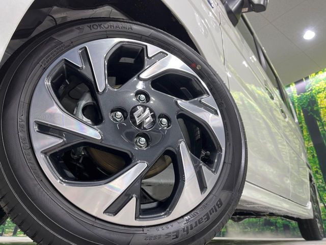 �y����15�C���`�A���~�z�C�[���z�O�ςɃ}�b�`���������A���~�z�C�[���𑕒����Ă���܂��B�e��ЊO�A���~�z�C�[����A�X�^�b�h���X�^�C�����戵�����Ă���܂��B���񂲑��k����������