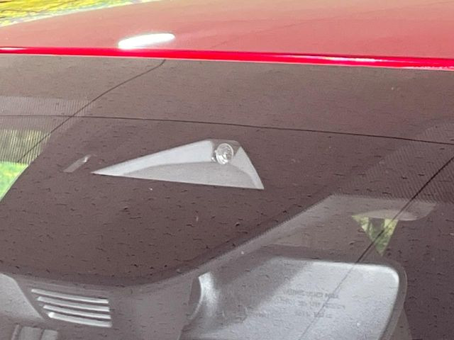 �yi-ACTIVESENSE�z���s���ɑO���̎ԗ�����F�����A�Փ˂������Ȏ��͌x��ƃu���[�L�ŏՓˉ���Ɣ�Q�y�����A�V�X�g�B�����S�Ƀh���C�u�����y���݂��������܂��B