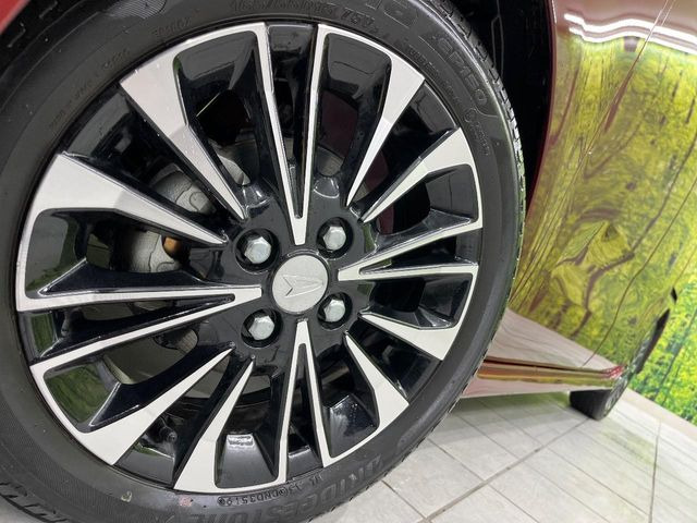 �y����15�C���`�A���~�z�C�[���z�O�ςɃ}�b�`���������A���~�z�C�[���𑕒����Ă���܂��B�e��ЊO�A���~�z�C�[����A�X�^�b�h���X�^�C�����戵�����Ă���܂��B���񂲑��k����������