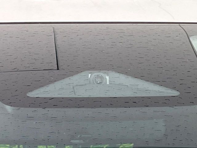 �y�z���_�Z���V���O�z���s���ɑO���̎ԗ�����F�����A�Փ˂������Ȏ��͌x��ƃu���[�L�ŏՓˉ���Ɣ�Q�y�����A�V�X�g�B�����S�Ƀh���C�u�����y���݂��������܂��B