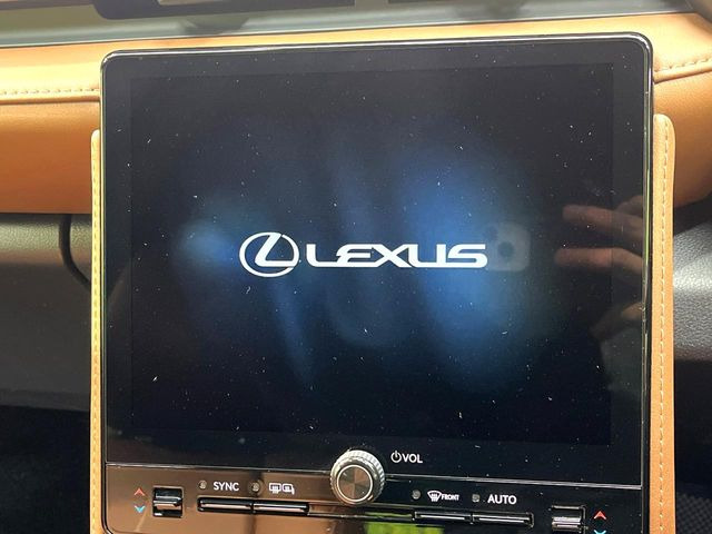 �y9.8�C���` �f�B�X�v���C�I�[�f�B�I�z���ʂ̃f�B�X�v���C��AppleCarPlay��AndroidAuto�����p�\�B�傫�ȉ�ʂŃX�}�z�i�r�A�v���������p���������܂���