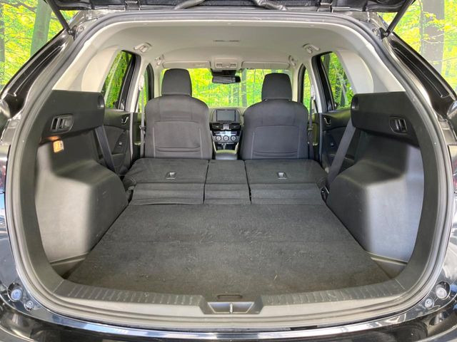 ���i�̂���������ʋ΁A���}���ɏ\���ȉ׎��X�y�[�X���m�ۂ��Ă���܂��B�Z�J���h�V�[�g��|���ƁA�傫�ȉו��̐ύڂ��\�ł���