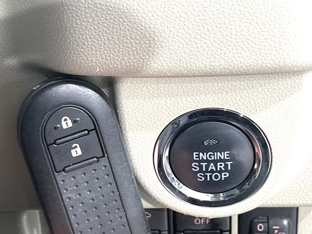 �y�L�[�t���[�V�X�e���z�J�o����|�P�b�g�ɓ��ꂽ�܂܂ł��h�A�̎{���E�������\�ȃX�}�[�g�L�[�𑕔��B�G���W���̃I���E�I�t�����J�M�����o���K�v����������Ƃ��Ă��֗��ł���