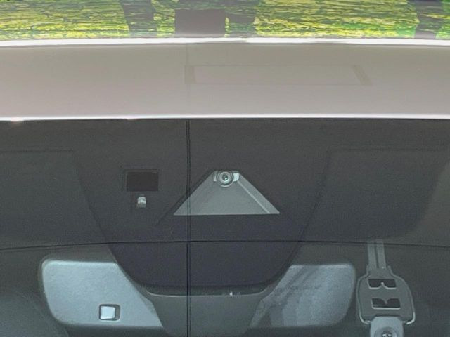 �y�X�}�[�g�u���[�L�T�|�[�g�z���s���ɑO���̎ԗ�����F�����A�Փ˂������Ȏ��͌x��ƃu���[�L�ŏՓˉ���Ɣ�Q�y�����A�V�X�g�B�����S�Ƀh���C�u�����y���݂��������܂��B