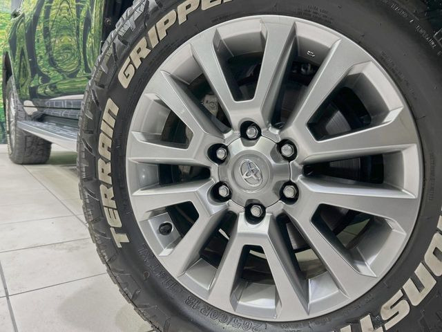 �y����18�C���`�A���~�z�C�[���z�O�ςɃ}�b�`���������A���~�z�C�[���𑕒����Ă���܂��B�e��ЊO�A���~�z�C�[����A�X�^�b�h���X�^�C�����戵�����Ă���܂��B���񂲑��k����������