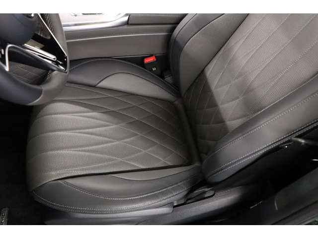 ������MANUFAKTUR�`�^�j�E���O���[/�u���b�N�B���邳�Əd���������˔������㎿�ȃR���g���X�g�B