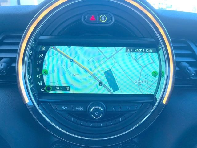 ��MINI�����i�r:��̊��̂���i�r�́A����������ԓ������o���Ă���܂��BBluetooth�Đ��ȂǃI�[�f�B�I�@�\���[�����Ă���܂��̂ŁA�^�]�����y���߂܂���