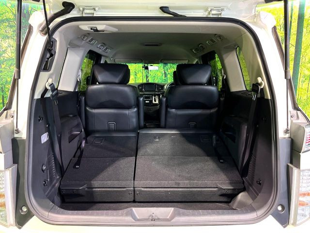 ���i�̂���������ʋ΁A���}���ɏ\���ȉ׎��X�y�[�X���m�ۂ��Ă���܂��B�Z�J���h�V�[�g��|���ƁA�傫�ȉו��̐ύڂ��\�ł���