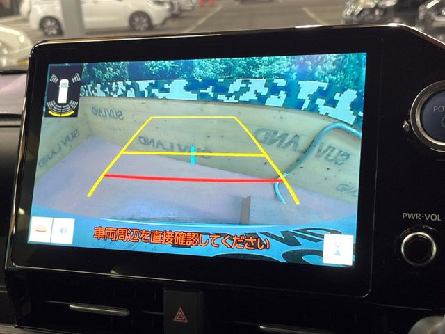 【バックカメラ】駐車時に後方がリアルタイム映像で確認できます。大型商業施設や立体駐車場での駐車時や、夜間のバック時に大活躍!運転スキルに関わらず、今や必須となった装備のひとつです!