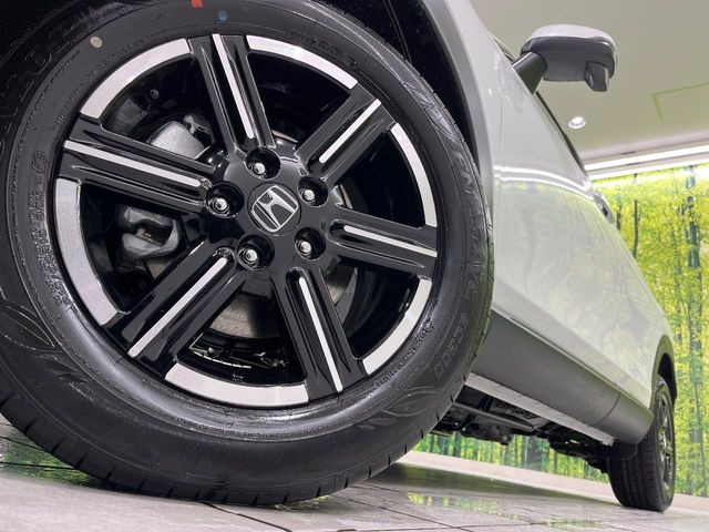 �y����16�C���`�A���~�z�C�[���z�O�ςɃ}�b�`���������A���~�z�C�[���𑕒����Ă���܂��B�e��ЊO�A���~�z�C�[����A�X�^�b�h���X�^�C�����戵�����Ă���܂��B���񂲑��k����������