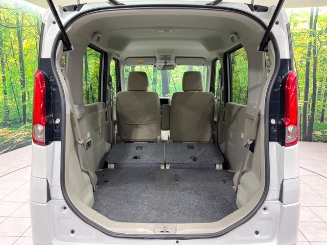 ���i�̂���������ʋ΁A���}���ɏ\���ȉ׎��X�y�[�X���m�ۂ��Ă���܂��B�Z�J���h�V�[�g��|���ƁA�傫�ȉו��̐ύڂ��\�ł���