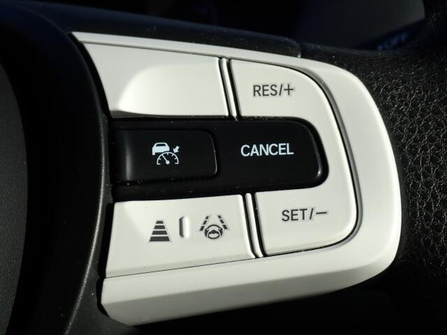 �y�N���[�Y�R���g���[���z�������H�ł̒��������s���y�Ɂ�A�N�Z���y�_���𓥂܂��Ɏԑ������ɕۂ��Ƃ��\�ł��B�O���̎ԗ������m���ĎԊԂ�ۂ悤�ɑ��x���߂��Ă���܂�!!