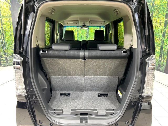 ���i�̂���������ʋ΁A���}���ɏ\���ȉ׎��X�y�[�X���m�ۂ��Ă���܂��B�Z�J���h�V�[�g��|���ƁA�傫�ȉו��̐ύڂ��\�ł���