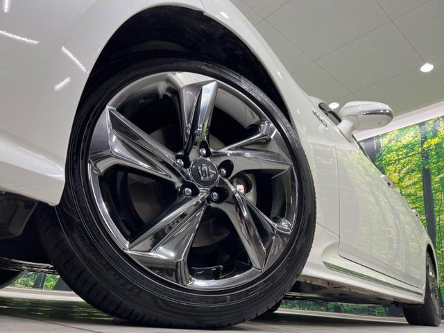 �y����18�C���`�A���~�z�C�[���z�O�ςɃ}�b�`���������A���~�z�C�[���𑕒����Ă���܂��B�e��ЊO�A���~�z�C�[����A�X�^�b�h���X�^�C�����戵�����Ă���܂��B���񂲑��k����������