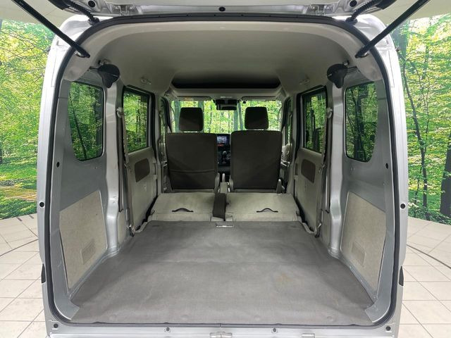 ���i�̂���������ʋ΁A���}���ɏ\���ȉ׎��X�y�[�X���m�ۂ��Ă���܂��B�Z�J���h�V�[�g��|���ƁA�傫�ȉו��̐ύڂ��\�ł���