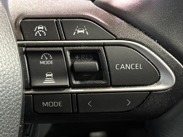 【レーダークルーズコントロール】高速道路での長距離走行が楽に!!自動で速度を保つクルーズコントロールが、衝突軽減システムと連携し、前方の車両を感知して車間を保つように速度調節してくれます!!