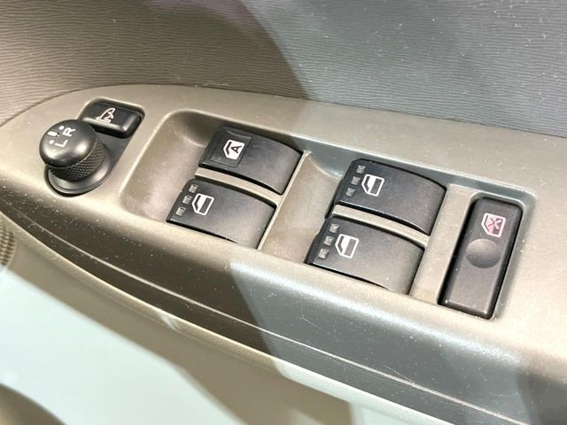 �y�d���i�[�~���[�z�T�C�h�~���[�͓d���i�[���ƂȂ��Ă���A�������ԏ�ł��L�Y�������X�N��}�����܂��B