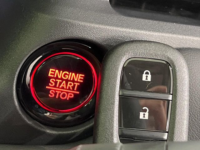 �yHonda�X�}�[�g�L�[�z�J�o����|�P�b�g�ɓ��ꂽ�܂܂ł��h�A�̎{���E�������\�ȃX�}�[�g�L�[�𑕔��B�G���W���̃I���E�I�t�����J�M�����o���K�v����������Ƃ��Ă��֗��ł���