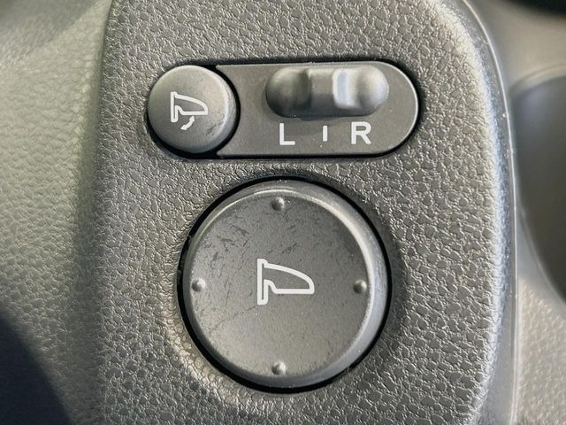 �y�d���i�[�~���[�z�T�C�h�~���[�͓d���i�[���ƂȂ��Ă���A�������ԏ�ł��L�Y�������X�N��}�����܂��B