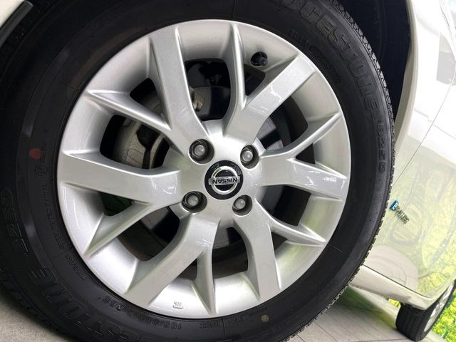 �y����15�C���`�A���~�z�C�[���z�O�ςɃ}�b�`���������A���~�z�C�[���𑕒����Ă���܂��B�e��ЊO�A���~�z�C�[����A�X�^�b�h���X�^�C�����戵�����Ă���܂��B���񂲑��k����������