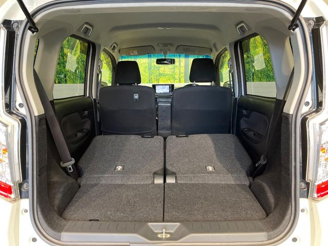 ���i�̂���������ʋ΁A���}���ɏ\���ȉ׎��X�y�[�X���m�ۂ��Ă���܂��B�Z�J���h�V�[�g��|���ƁA�傫�ȉו��̐ύڂ��\�ł���