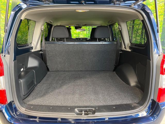 ���i�̂���������ʋ΁A���}���ɏ\���ȉ׎��X�y�[�X���m�ۂ��Ă���܂��B�Z�J���h�V�[�g��|���ƁA�傫�ȉו��̐ύڂ��\�ł���