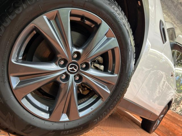 �y����18�C���`�A���~�z�C�[���z�O�ςɃ}�b�`���������A���~�z�C�[���𑕒����Ă���܂��B�e��ЊO�A���~�z�C�[����A�X�^�b�h���X�^�C�����戵�����Ă���܂��B���񂲑��k����������