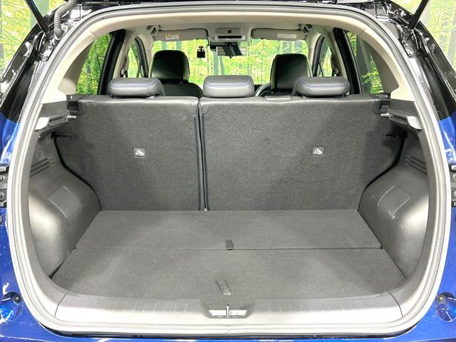 ���i�̂���������ʋ΁A���}���ɏ\���ȉ׎��X�y�[�X���m�ۂ��Ă���܂��B�Z�J���h�V�[�g��|���ƁA�傫�ȉו��̐ύڂ��\�ł���