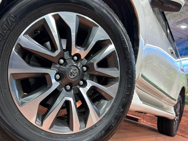 �y����19�C���`�A���~�z�C�[���z�O�ςɃ}�b�`���������A���~�z�C�[���𑕒����Ă���܂��B�e��ЊO�A���~�z�C�[����A�X�^�b�h���X�^�C�����戵�����Ă���܂��B���񂲑��k����������