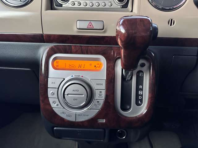 ���i�����ގ��ɑ��삷�郌�o�[�ł��B����̂��₷�����̂ɂȂ��Ă��܂��B���Ј�x�̊����Ă��������B