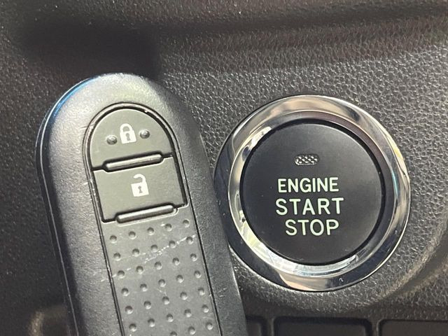 �y�L�[�t���[�V�X�e���z�J�o����|�P�b�g�ɓ��ꂽ�܂܂ł��h�A�̎{���E�������\�ȃX�}�[�g�L�[�𑕔��B�G���W���̃I���E�I�t�����J�M�����o���K�v����������Ƃ��Ă��֗��ł���