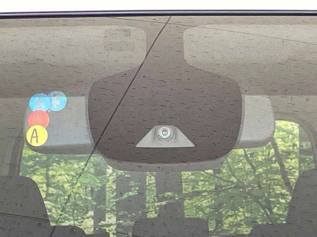 �y�G�}�[�W�F���V�[�u���[�L�z���s���ɑO���̎ԗ�����F�����A�Փ˂������Ȏ��͌x��ƃu���[�L�ŏՓˉ���Ɣ�Q�y�����A�V�X�g�B�����S�Ƀh���C�u�����y���݂��������܂��B