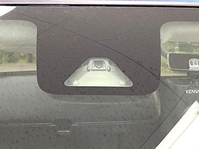 �y�X�}�[�g�A�V�X�g�z���s���ɑO���̎ԗ�����F�����A�Փ˂������Ȏ��͌x��ƃu���[�L�ŏՓˉ���Ɣ�Q�y�����A�V�X�g�B�����S�Ƀh���C�u�����y���݂��������܂��B