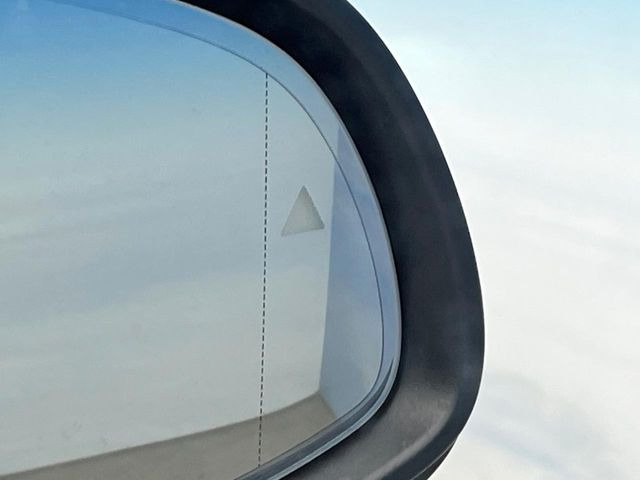 ���u���C���h�A�V�X�g�Z���T�[:���p����̎Ԃ����m���A�h���C�o�[���Ԑ��ύX���s���ۂɁA�x�����Ƌ��ɒ��ӂ𑣂��Ă������S�x���@�\�ł�!