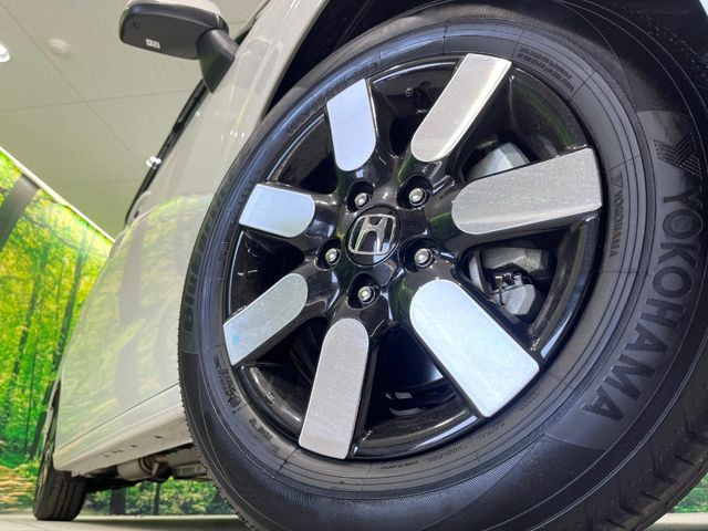 �y����15�C���`�A���~�z�C�[���z�O�ςɃ}�b�`���������A���~�z�C�[���𑕒����Ă���܂��B�e��ЊO�A���~�z�C�[����A�X�^�b�h���X�^�C�����戵�����Ă���܂��B���񂲑��k����������