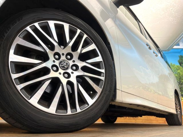 �y����18�C���`�A���~�z�C�[���z�O�ςɃ}�b�`���������A���~�z�C�[���𑕒����Ă���܂��B�e��ЊO�A���~�z�C�[����A�X�^�b�h���X�^�C�����戵�����Ă���܂��B���񂲑��k����������