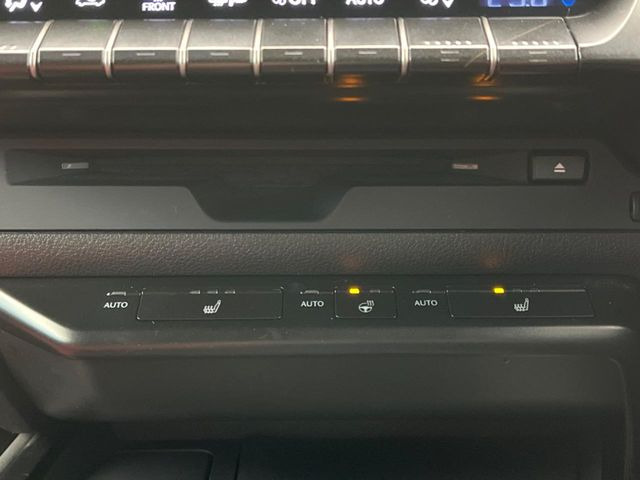 【シートヒーター】寒い日に重宝するシートヒーター!エアコンより早く温まってくれるので寒がりの人も安心ですね♪エアコンの温風は乾燥するから苦手、という方にもをおすすめです。